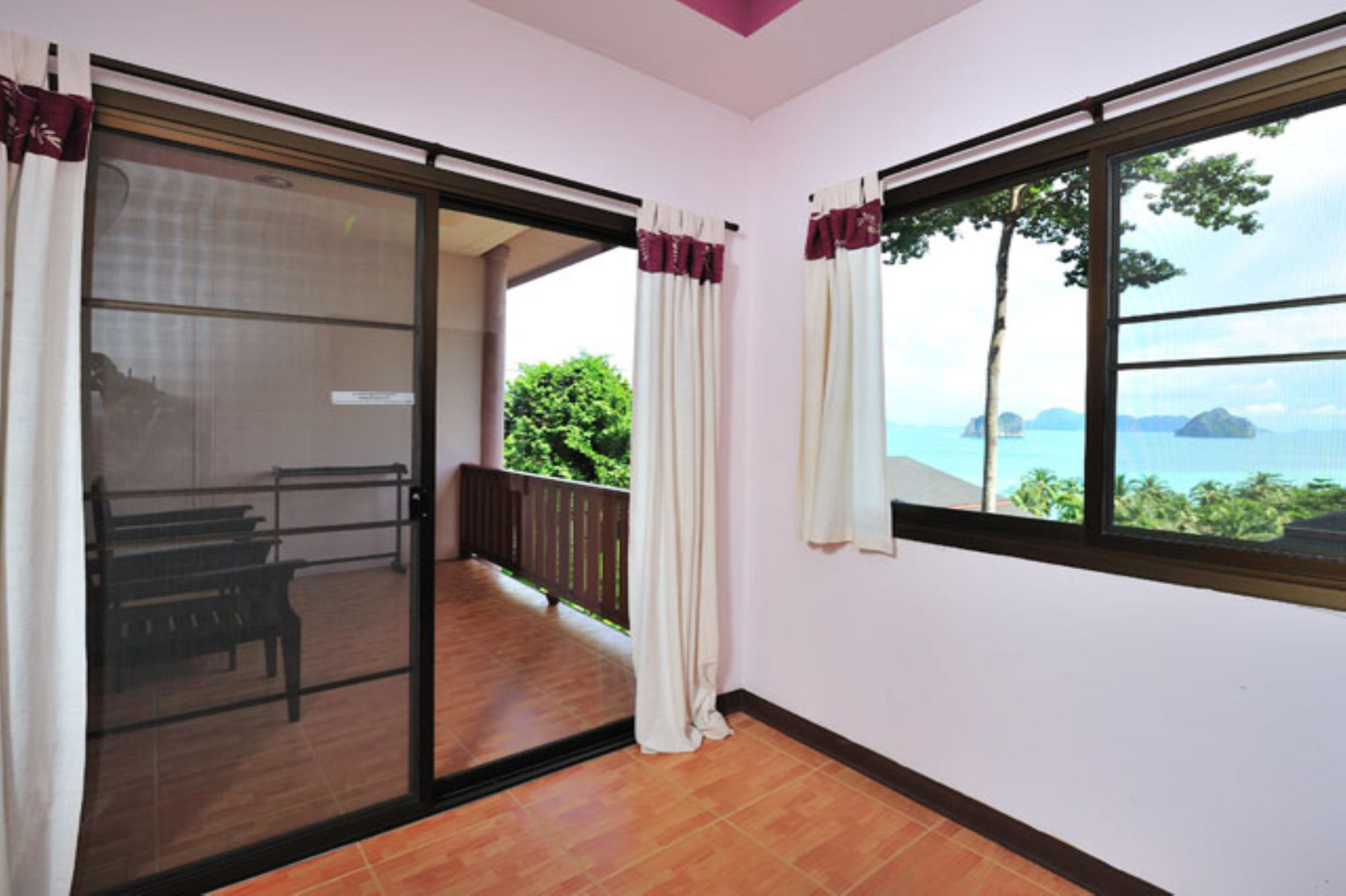 Koh Ngai Cliff Beach Resort Exterior photo